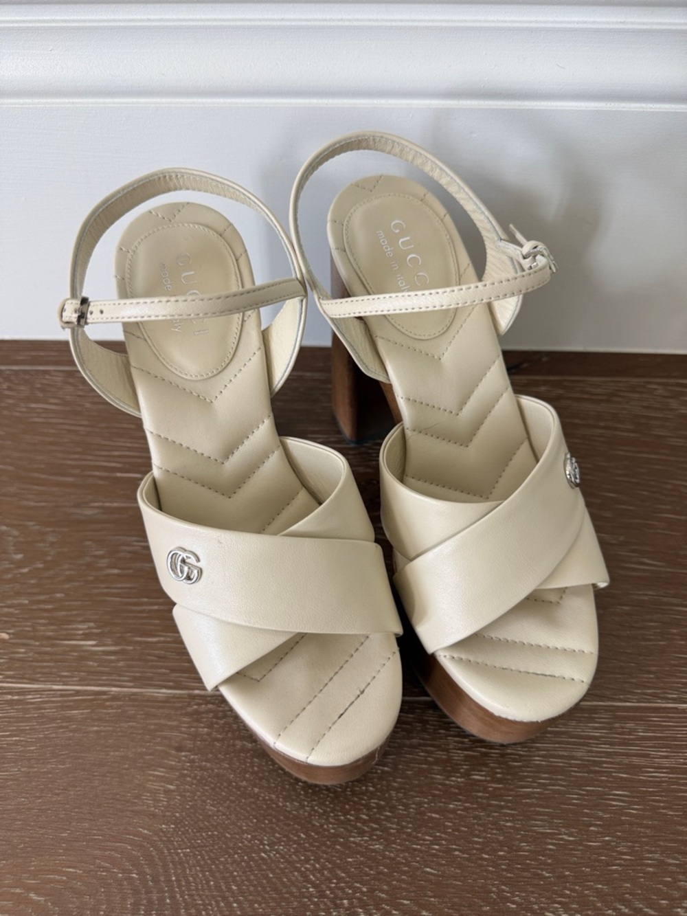 Gucci Cream Leather Cross-Strap Platform Sandals with Wood Heel